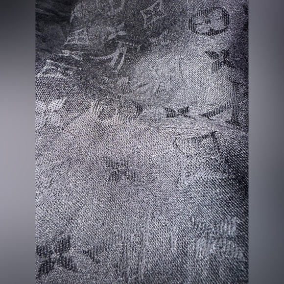 Louis Vuitton Black Monogram Scarf - Picture 3 of 5